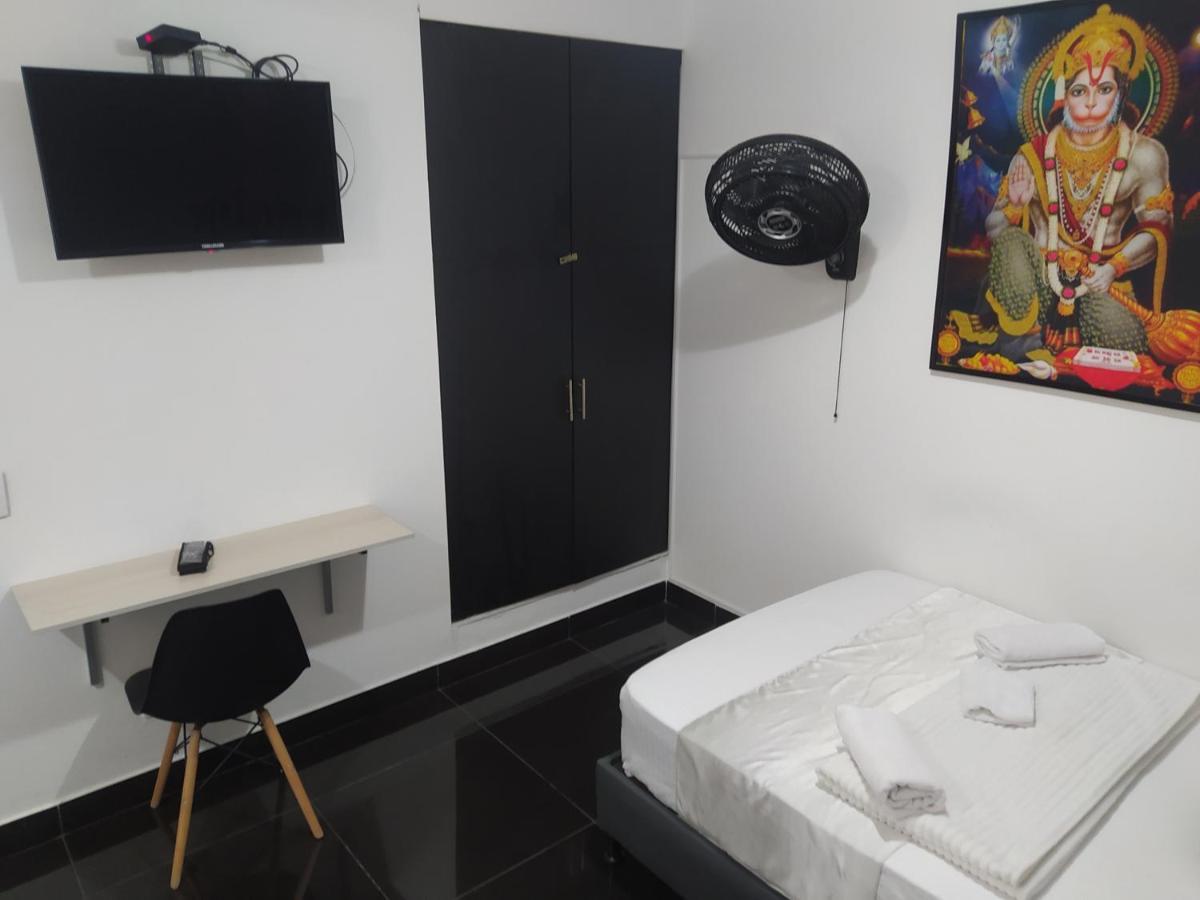 Hotel Aura 麦德林 外观 照片