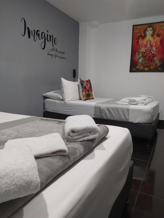 Hotel Aura 麦德林 外观 照片