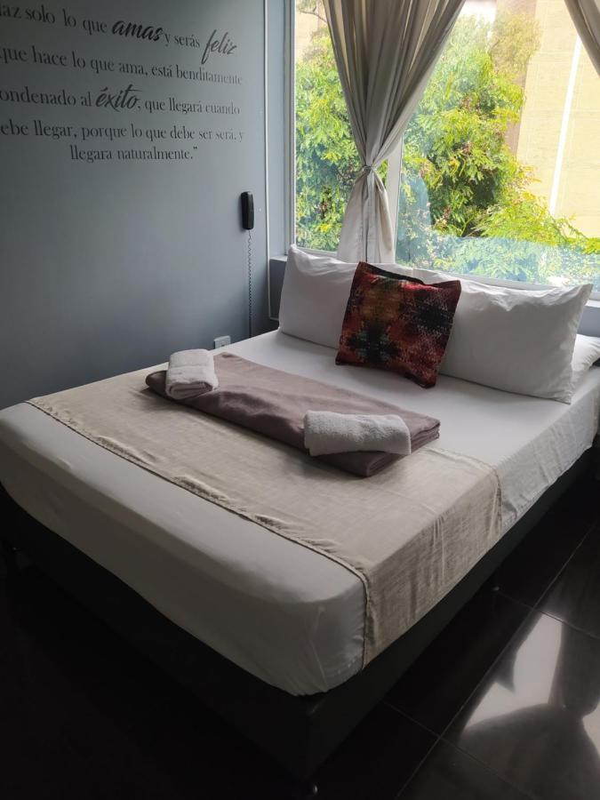 Hotel Aura 麦德林 外观 照片