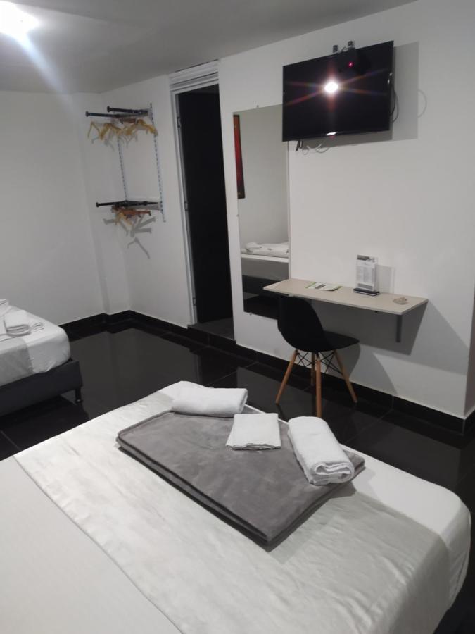 Hotel Aura 麦德林 外观 照片