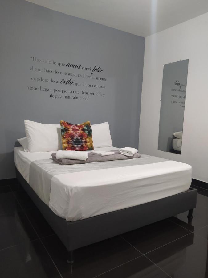 Hotel Aura 麦德林 外观 照片